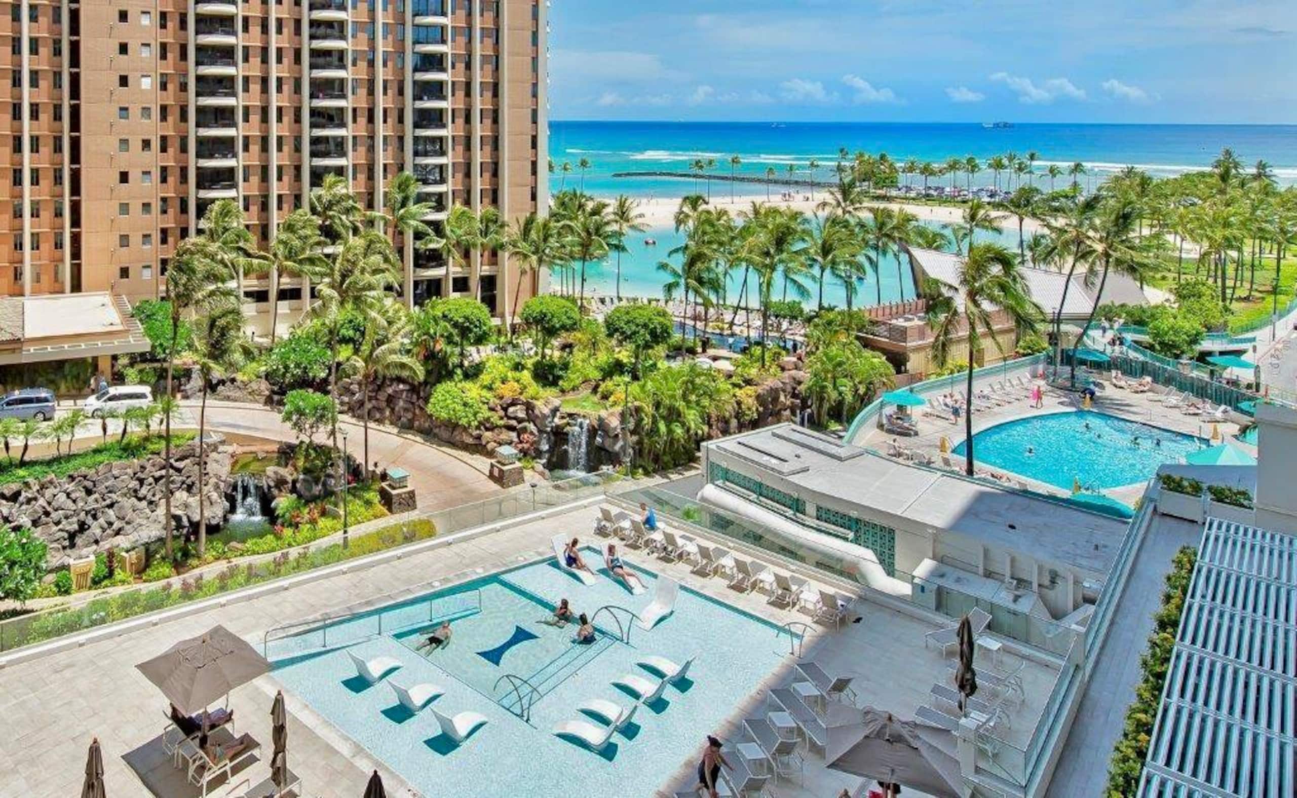 Resort in Honolulu · ★4.84 · 1 bedroom · 3 beds · 1 private bath - Image 3