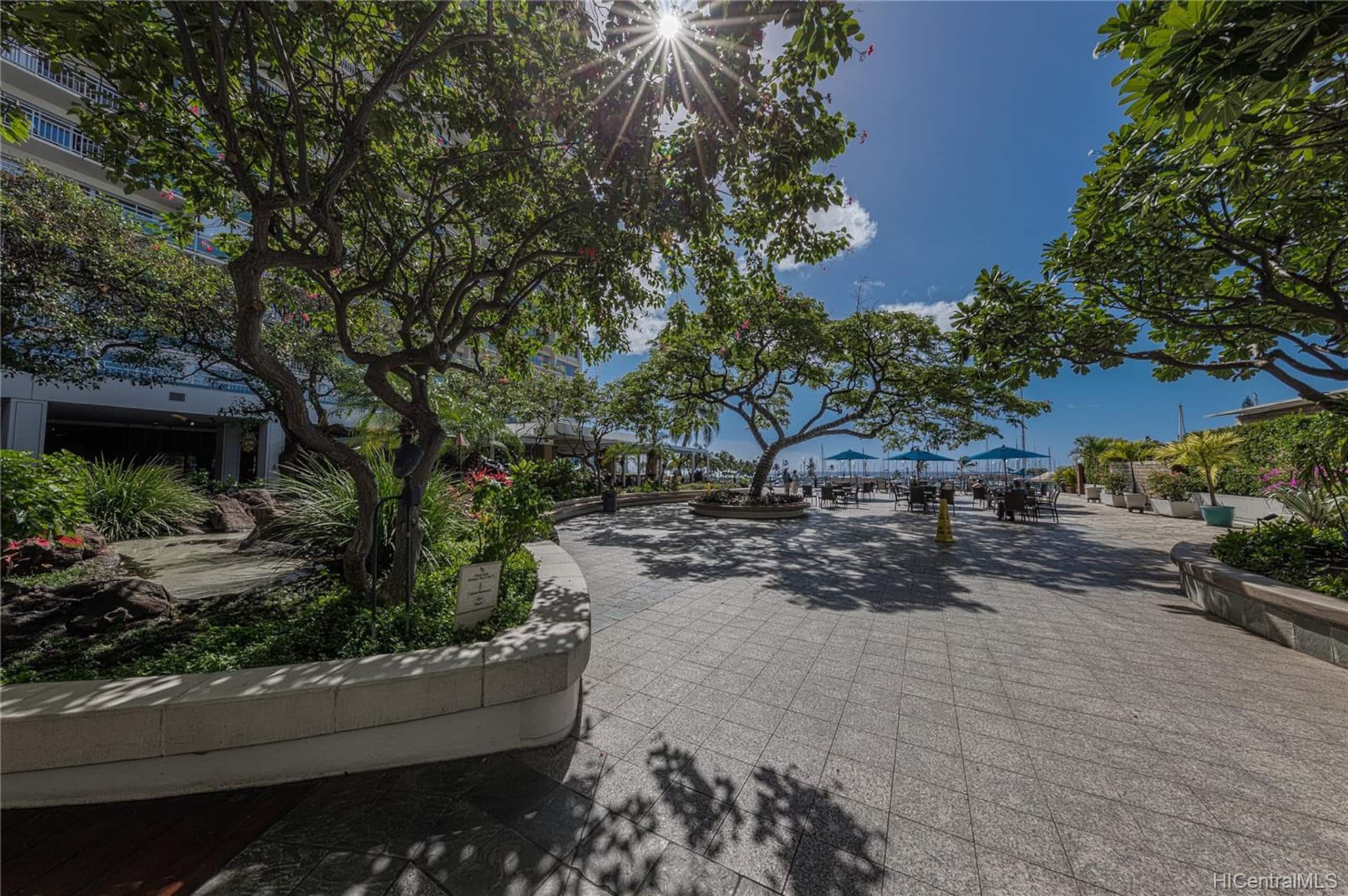Resort in Honolulu · ★4.84 · 1 bedroom · 3 beds · 1 private bath - Image 5