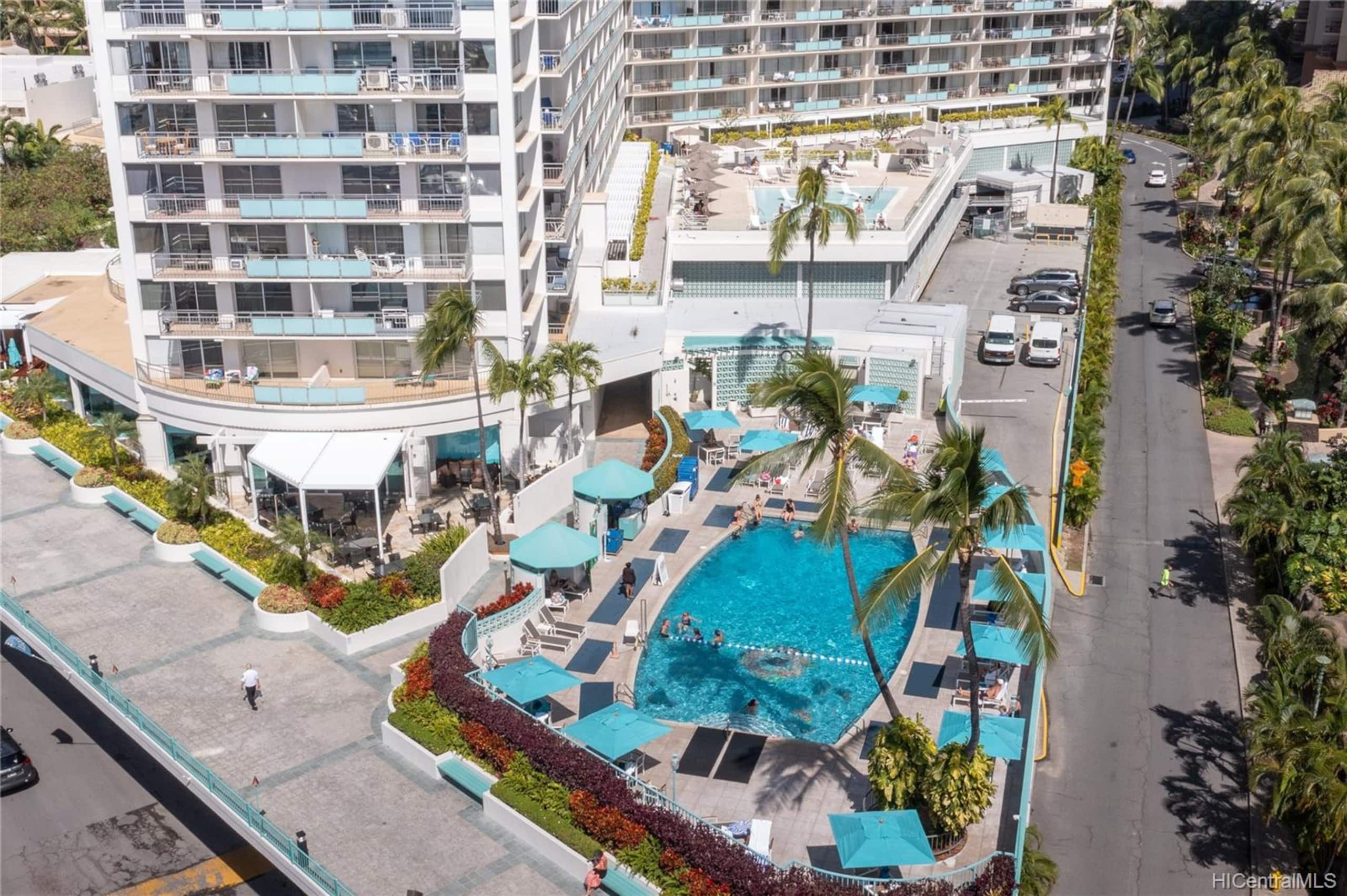Resort in Honolulu · ★4.84 · 1 bedroom · 3 beds · 1 private bath - Image 8