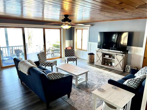 Relaxing Lake House Getaway w/ Amazing Decks/Views