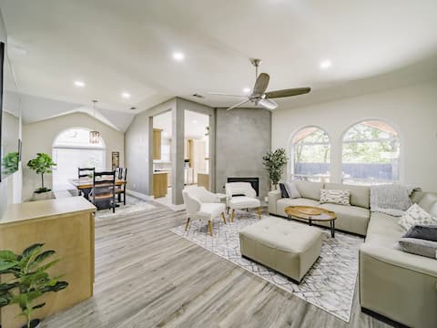 Hidden Gem with king beds, backyard shaded oasis