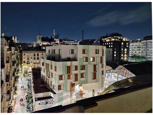 El Born Sunny View Terrace, Quiet, Walk Everywhere gallery image 3