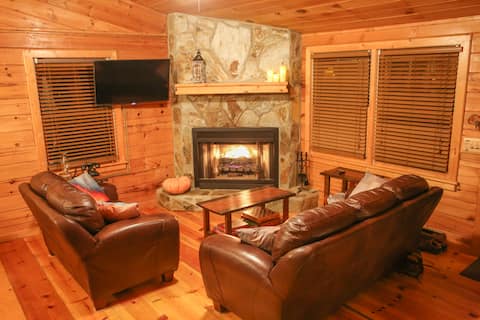 Successful Airbnb property: Sunset on the Ridge cabin with outdoor fireplace in Ellijay