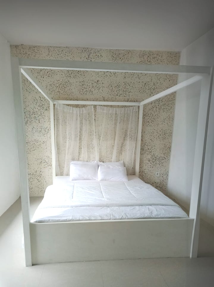 Ოთახის ზომა: 19 მ2, მატრასით King Koil.