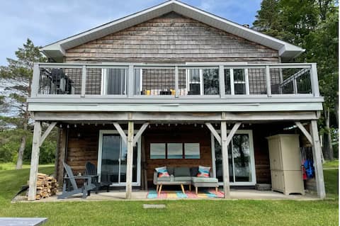 Dragonfly - 4 bedroom Boutique waterfront Cottage