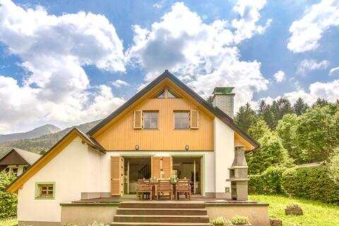 Bohinj - Cosy chalet in sweet village