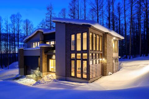 Enjoy the Four Seasons Annupuri Holiday Home