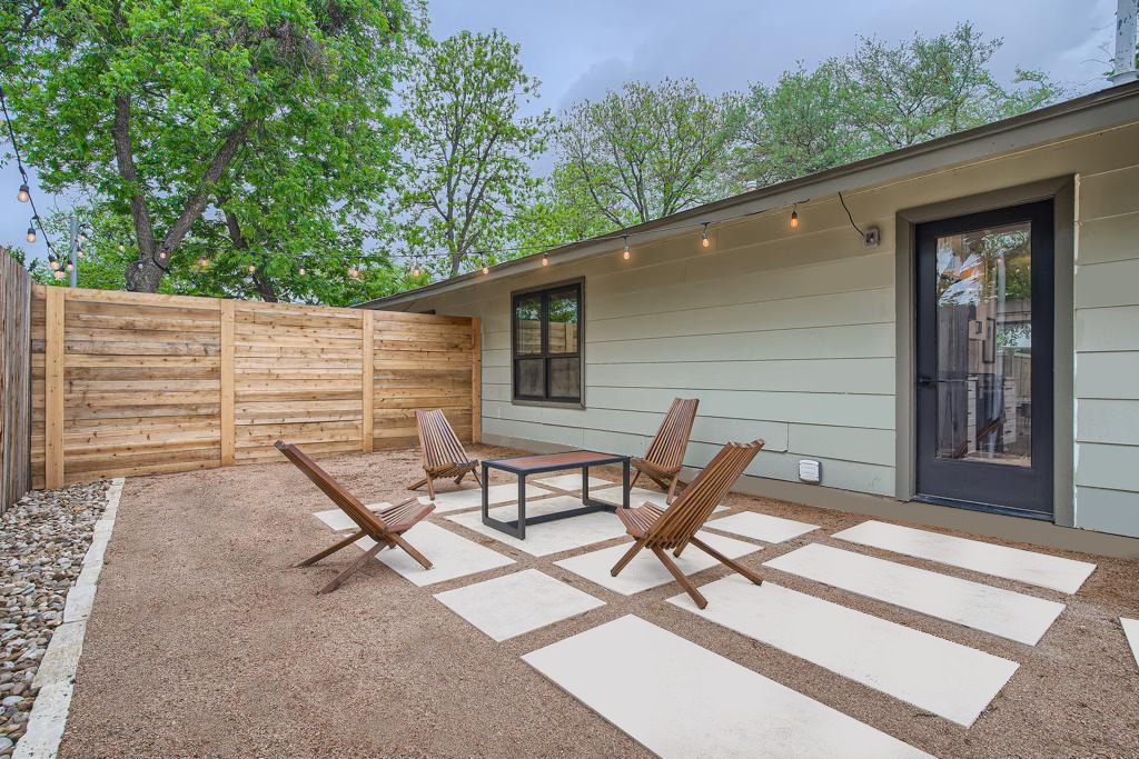 Two bed walkable Austin home close to the downtown