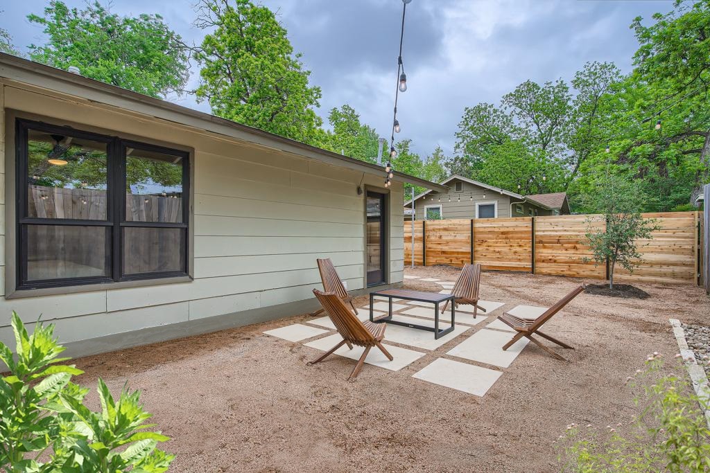 Two bed walkable Austin home close to the downtown