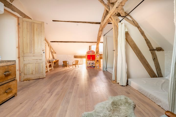 salle de jeux, dortoir enfants, 1 er étage 