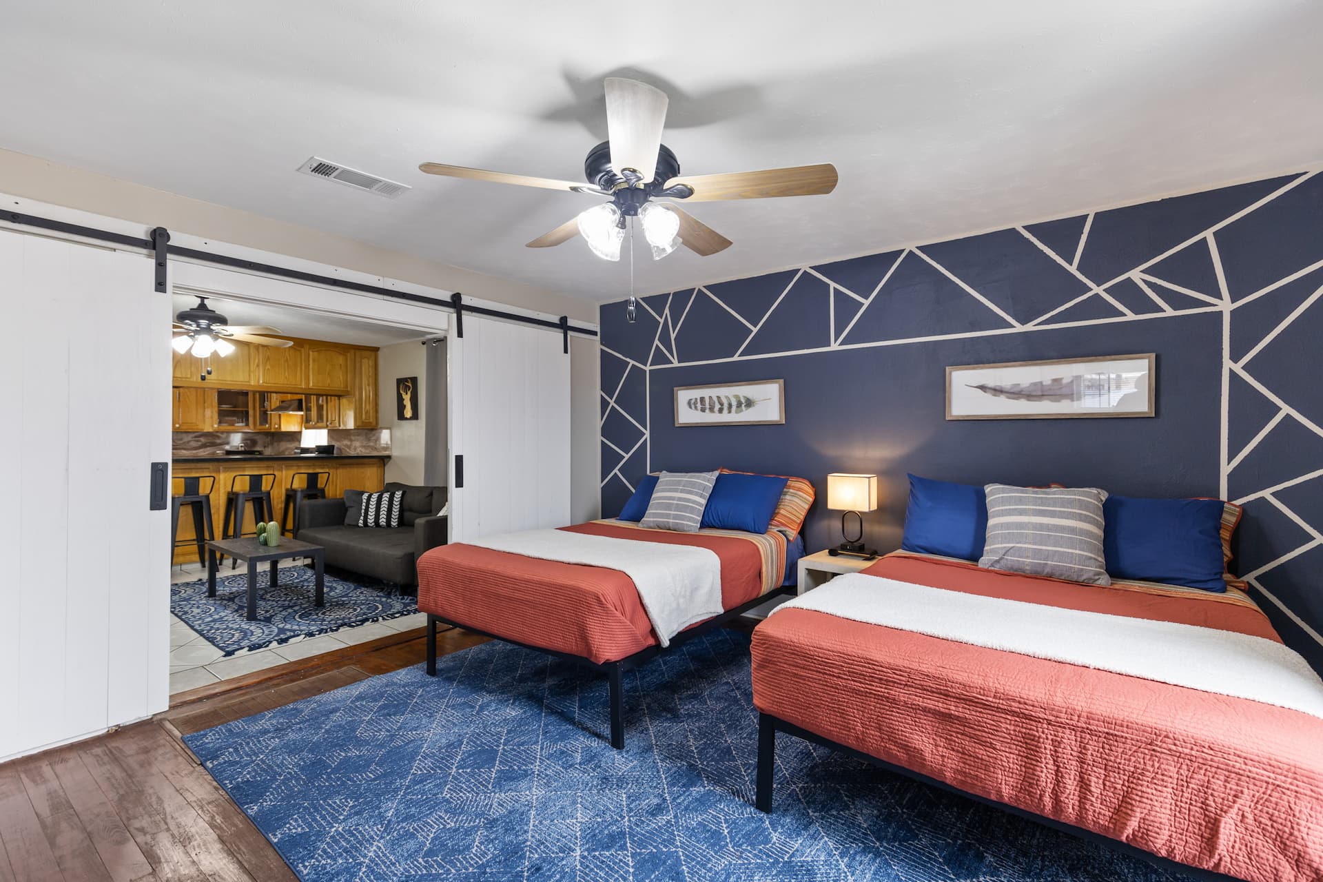 Travelers Suit: 2 Beds, Full Kitchen