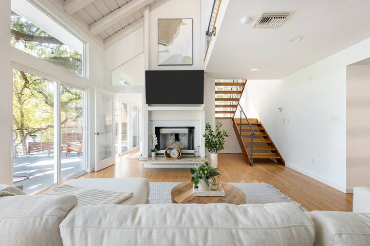 Modern Lakefront Home with Stunning Views! gallery image 2