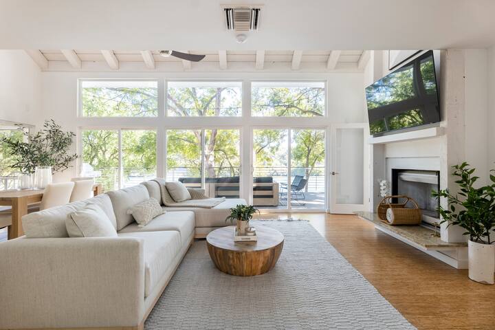 Modern Lakefront Home with Stunning Views! gallery image 4