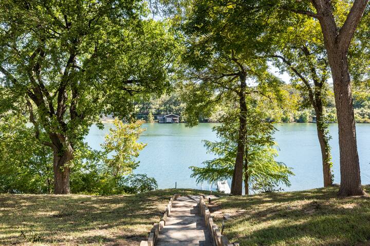 Modern Lakefront Home with Stunning Views!