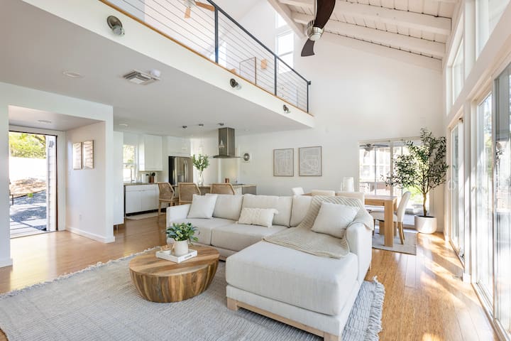 Modern Lakefront Home with Stunning Views! gallery image 3