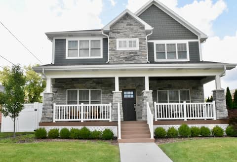 Perfect ND 6 Bed/4.5 Bath House-4 Blocks to Campus