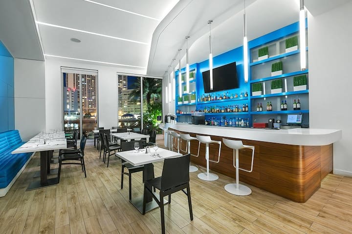 Luxury Modern Penthouse, 2 Private Terraces, Pool gallery image 4