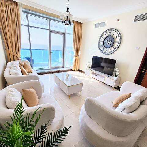 Apartment with pool and beach access