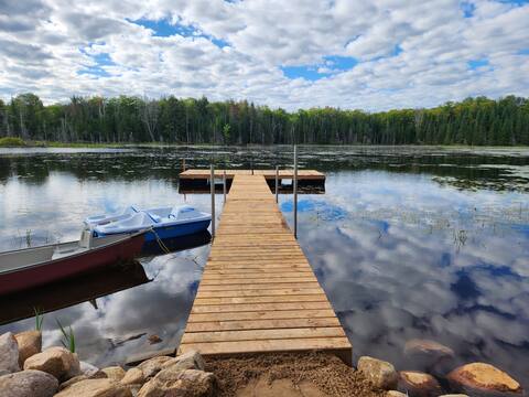 Bancroft Waterfront Cottage: Hot Tub, Canoe, Kayak