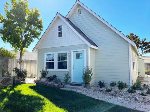 Parkside Cottage: BBQ Park W/D 1 bdrm 20 min-beach