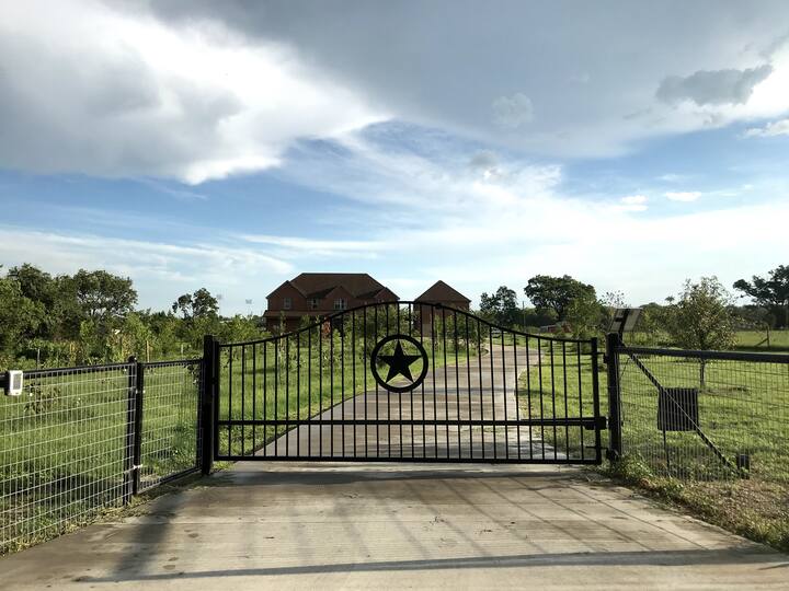 Lovely studio, quiet neighborhood. Safe parking. Apartments for Rent