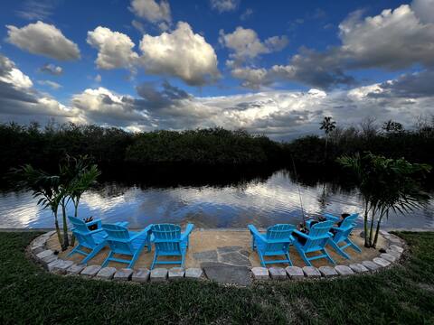 WaterFront: Heated Pool Kayaks SUPs Fast WiFi