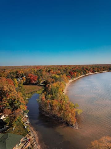 Cozy Lakefront Cabin, Beach & Private Scenic Trail