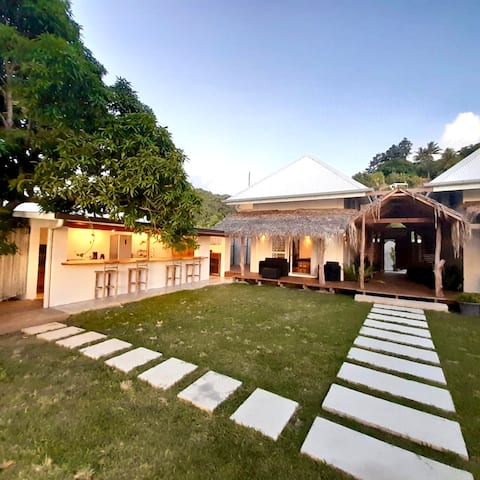*Private beach,  A/C waterfront bungalow Tiarii