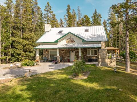 Cottage in the Woods with amazing views