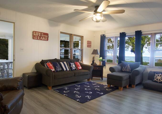 Lakefront Getaway | 3BR, Kayaks, Dock & Firepit gallery image 3