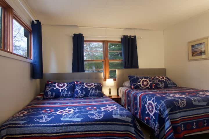 Bedroom 3 with two queen-size beds