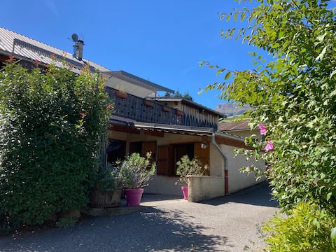 Cozy house, countryside, Close to amenities