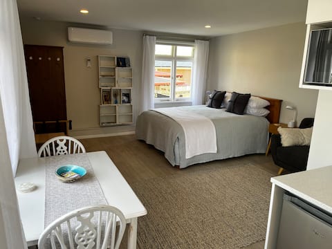 Successful Airbnb property: Raglan Retreat on Gilmour in Waikato District South West