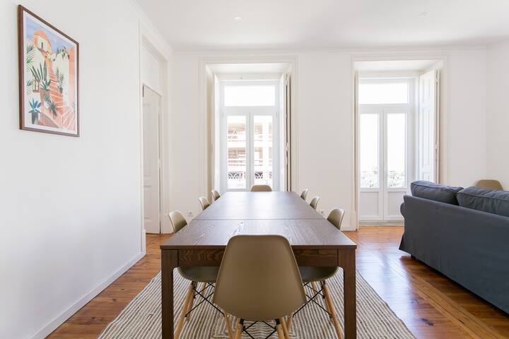 Duplex in the center of Lisbon – metro at the door gallery image 3