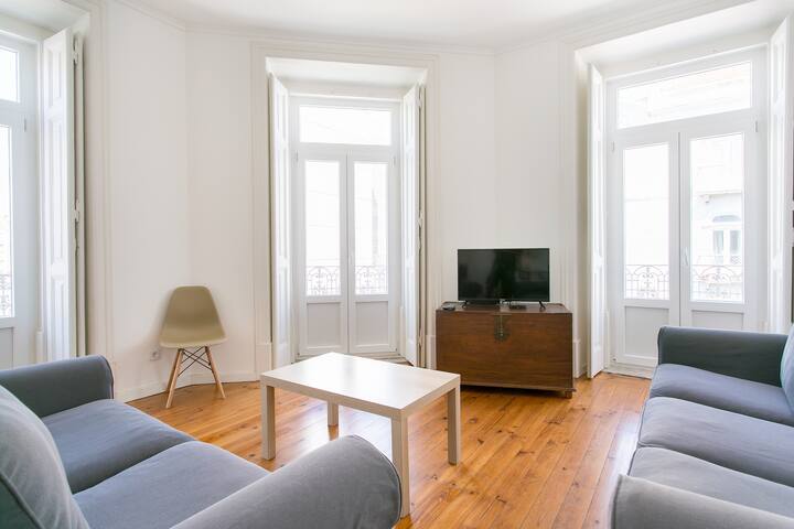 Duplex in the center of Lisbon – metro at the door gallery image 2