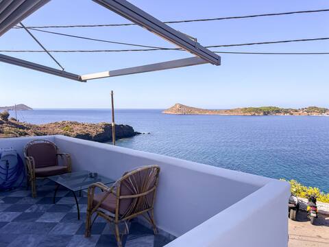Amphora – Luxury two-bedroom with waterfront view