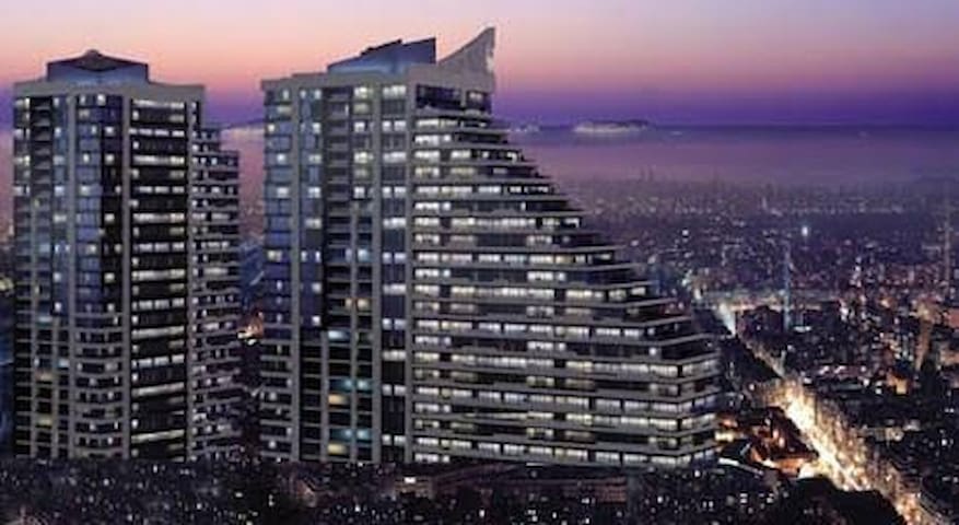 Kadıköy’de havuzlu saunalı lüx oda paylaşımlı