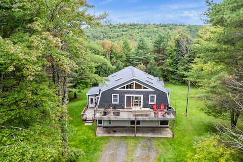 Cozy Pet-Friendly Cabin w/GameRoom and FirePit!