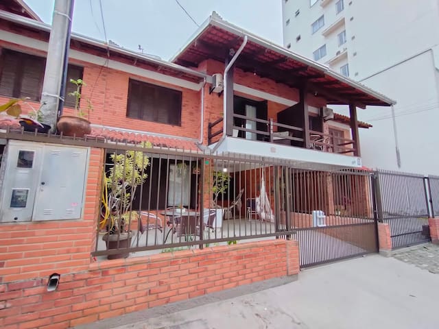 Entire home with 3 bedrooms in Itapema - Casa Aconchegante - Meia Praia