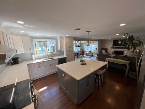 The Pond House 3 bed 2 bath hot tub sauna and more