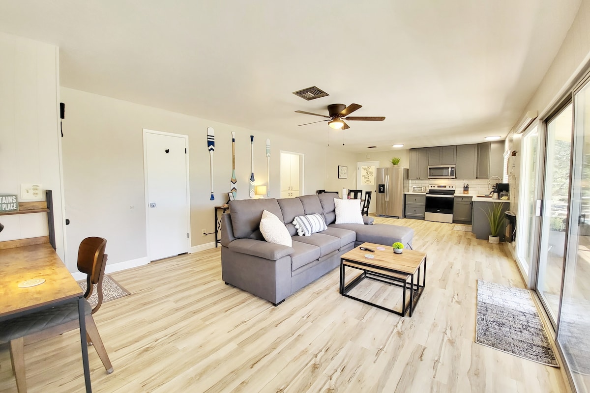 ENTER. THE GREAT INDOORS! Open concept kitchen, living room, and work space so the whole family can enjoy each others company. Enjoy movie night on the 55" Smart TV with NETFLIX provided. www•DropMyPin•com for more info.