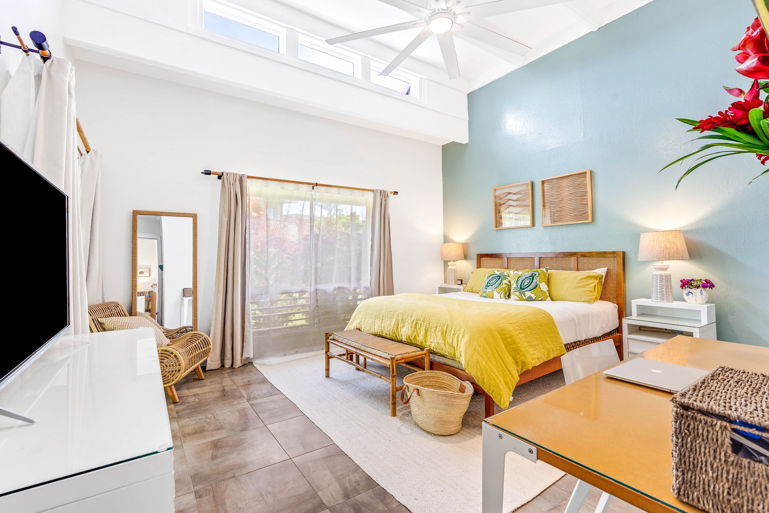 Airy, designer 2 BR w/ 2 lanais close to beaches - Photo 9