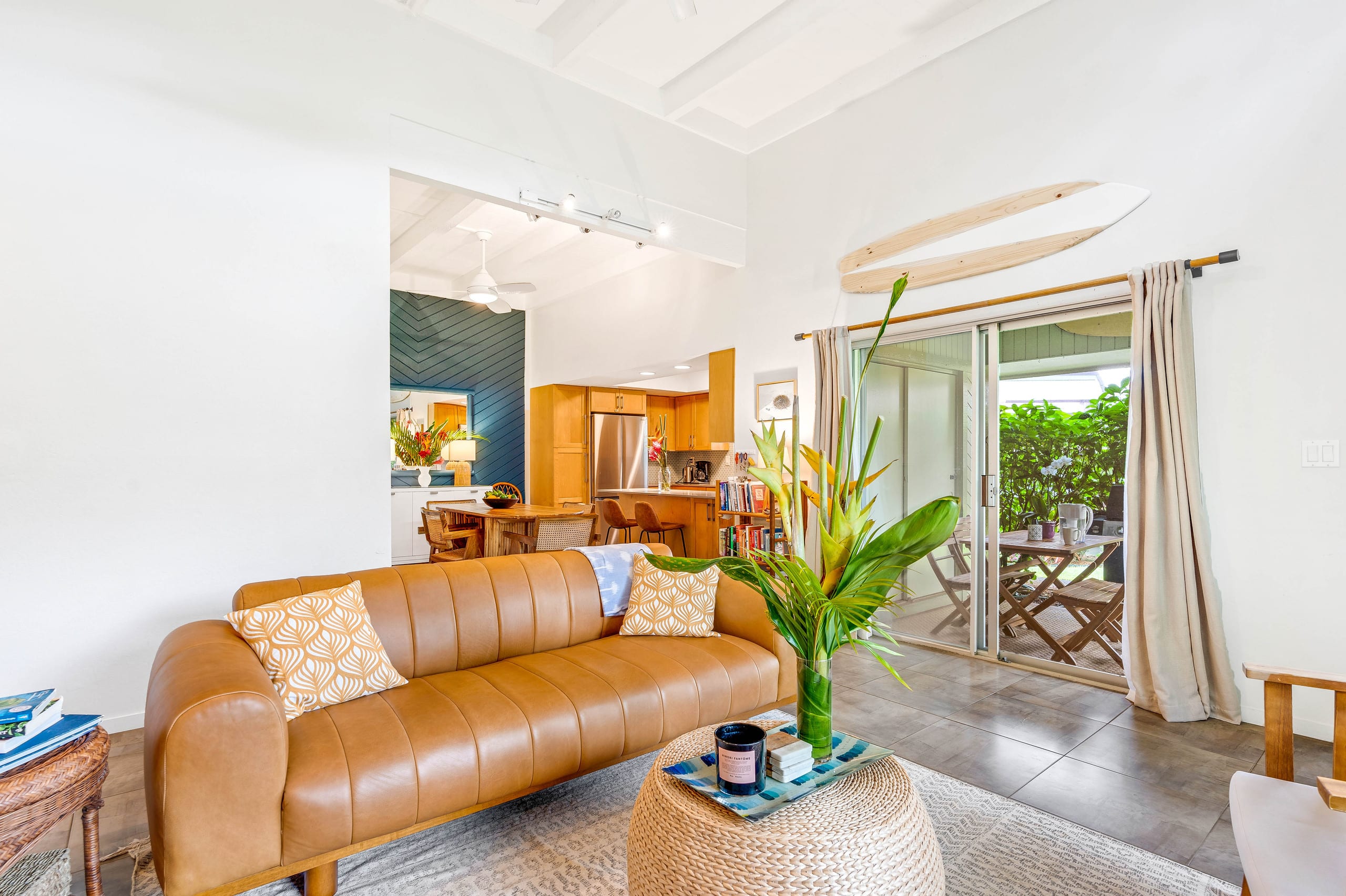 Airy, designer 2 BR w/ 2 lanais close to beaches - Main photo