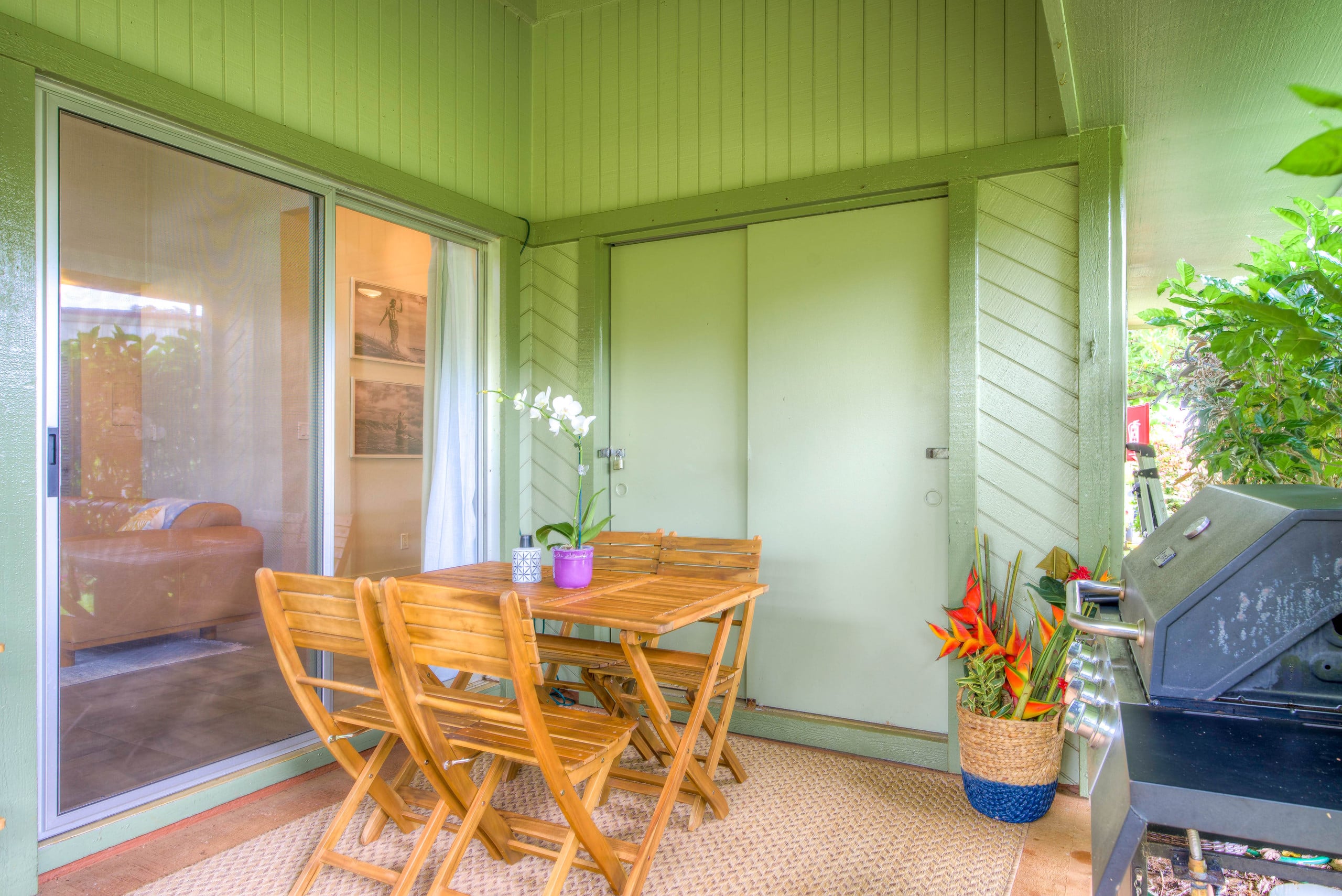 Airy, designer 2 BR w/ 2 lanais close to beaches - Photo 19
