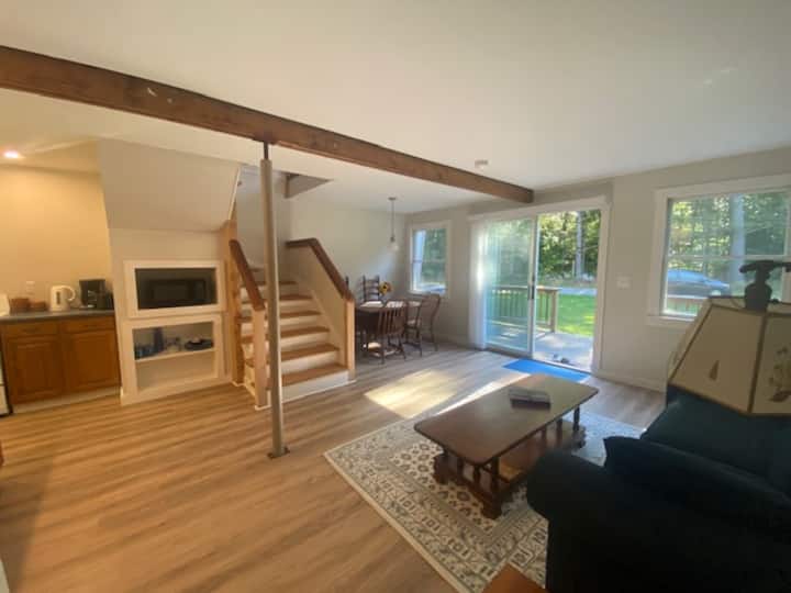 Woods CottagePrivate cheerful two bedroom cottage Cottages for Rent in Putney, Vermont
