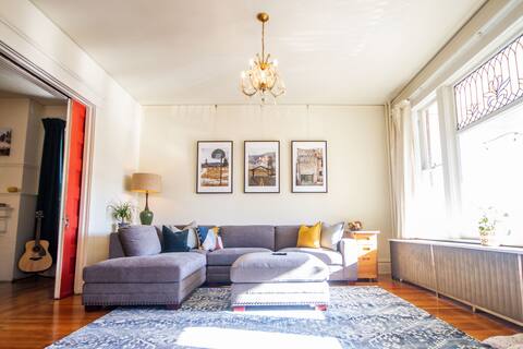 Red Brick Retreat - 3300 sqft Home in Uptown Butte