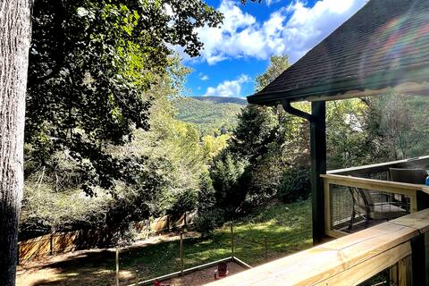 Large Resort Cabin w/ Breathtaking Views + Firepit