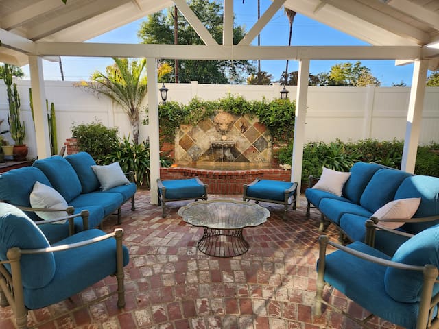 4 Bedroom Encino Home, Amazing Yard, Near A lot