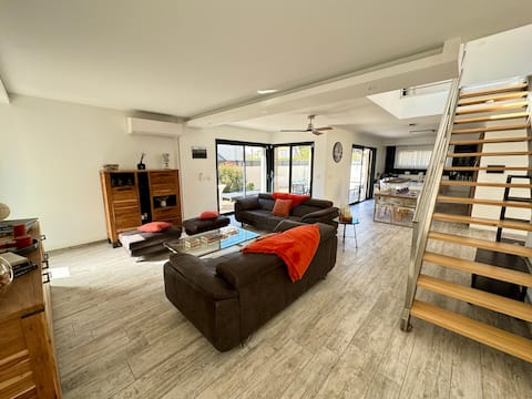 Beautiful villa 100 m from the beach, with pool