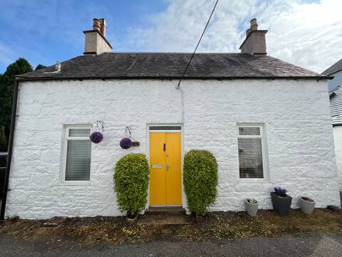 Charming cosy cottage in the heart of New Galloway